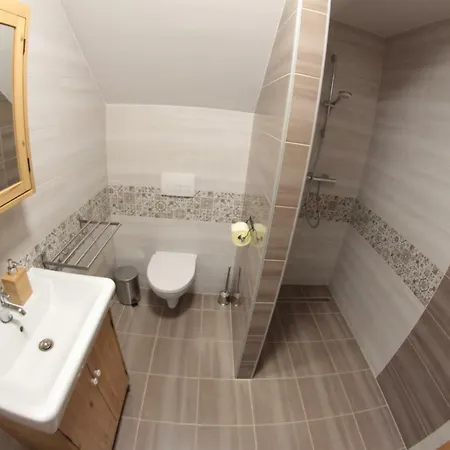 Vdovic Feriegård Svecina